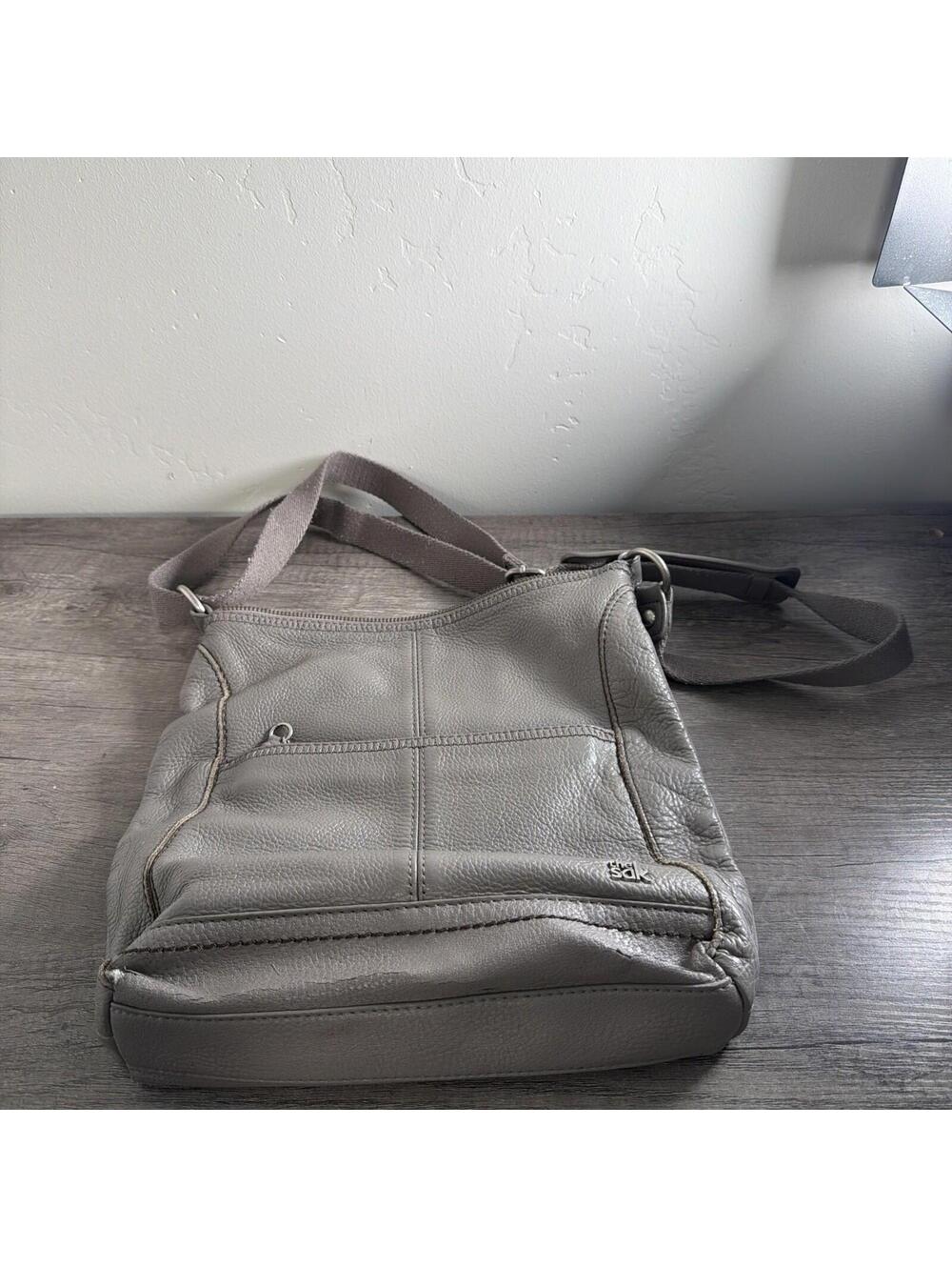 The Sak Iris Purse Crossbody Bag Adjustable Strap Pebbled Leather Gray Casual